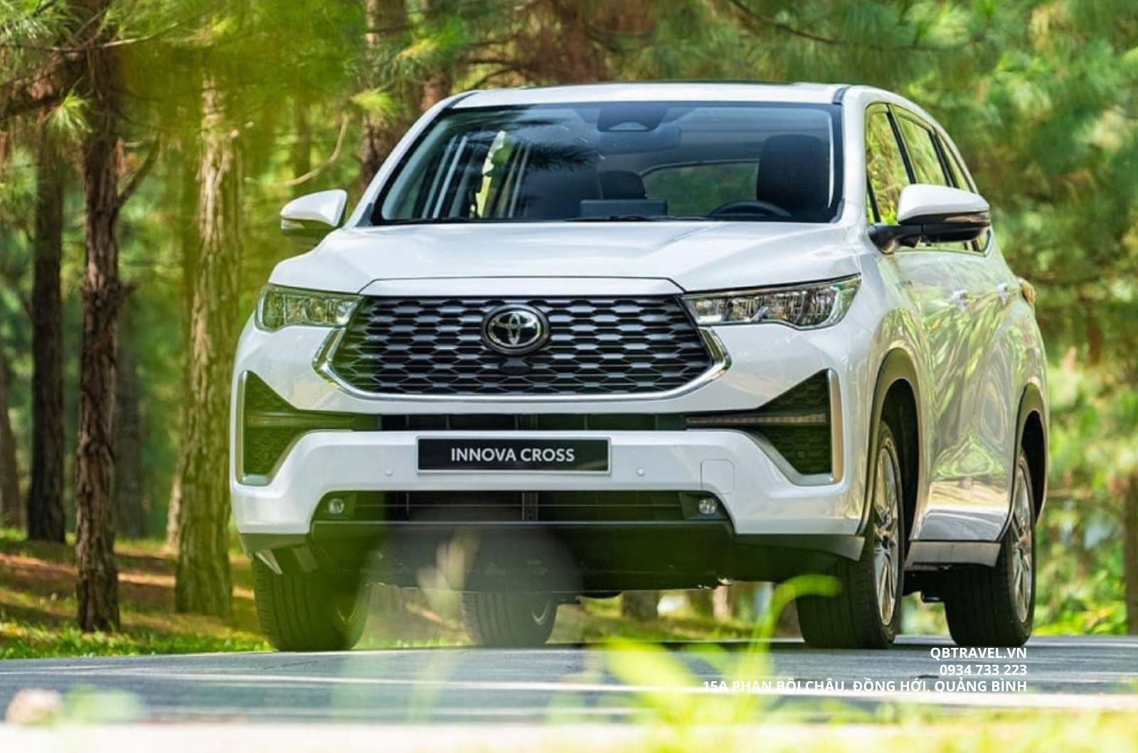Toyota Innova 7 chỗ rộng rãi, tạo cảm giác thoải mái khi thuê xe tại QBTravel