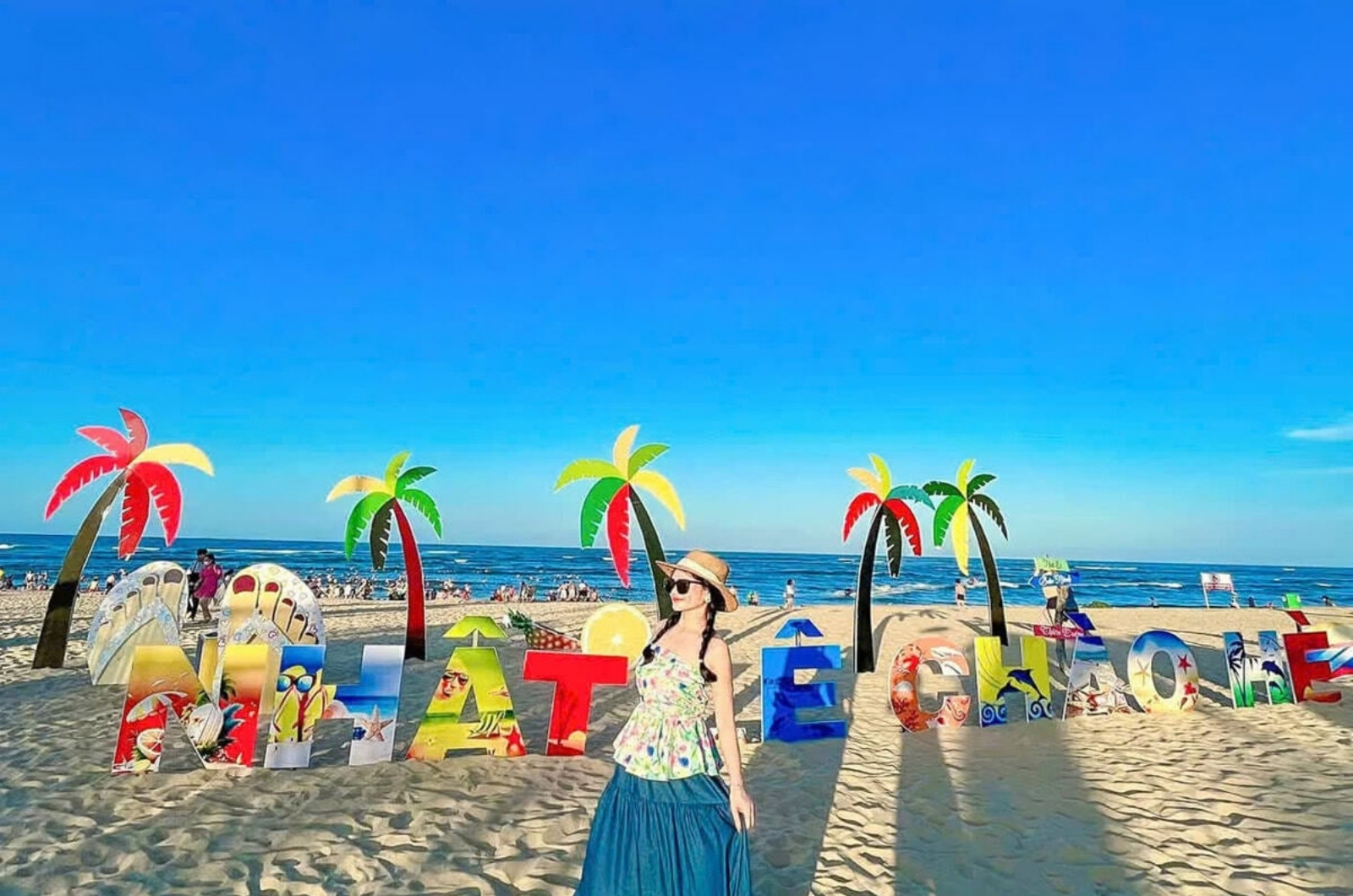 Vẻ đẹp của biển xanh - cát trắng - nắng vàng tại bãi tắm Nhật Lệ