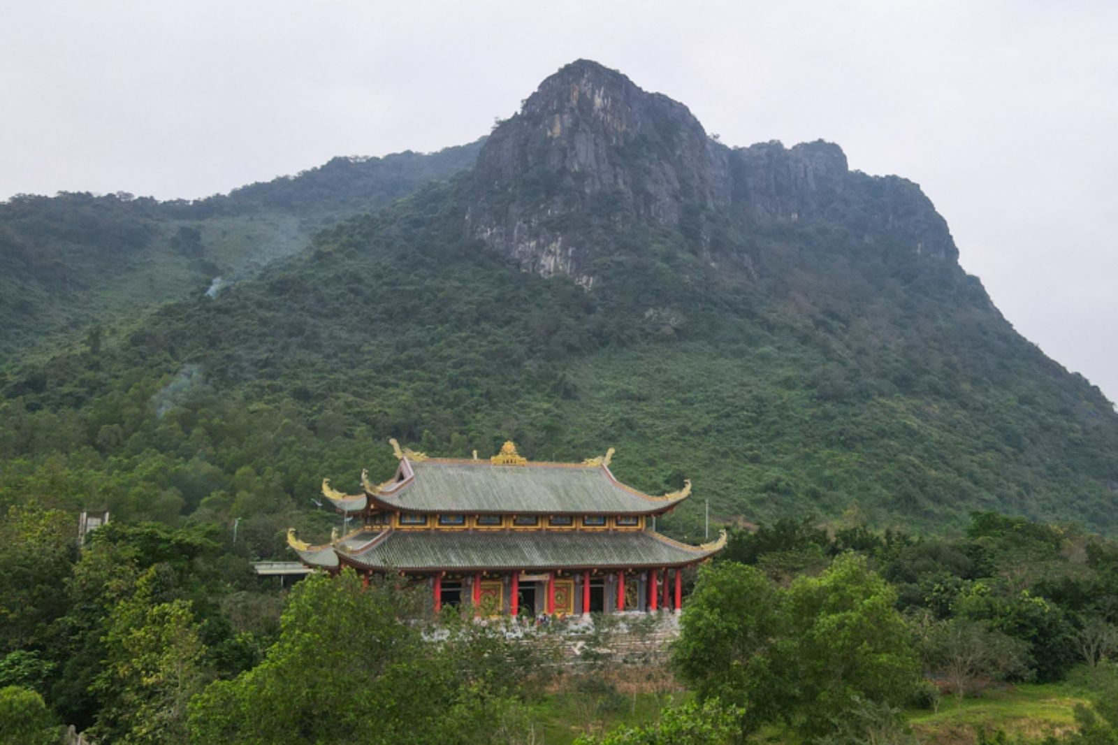 Chùa non - Núi Thần Đinh