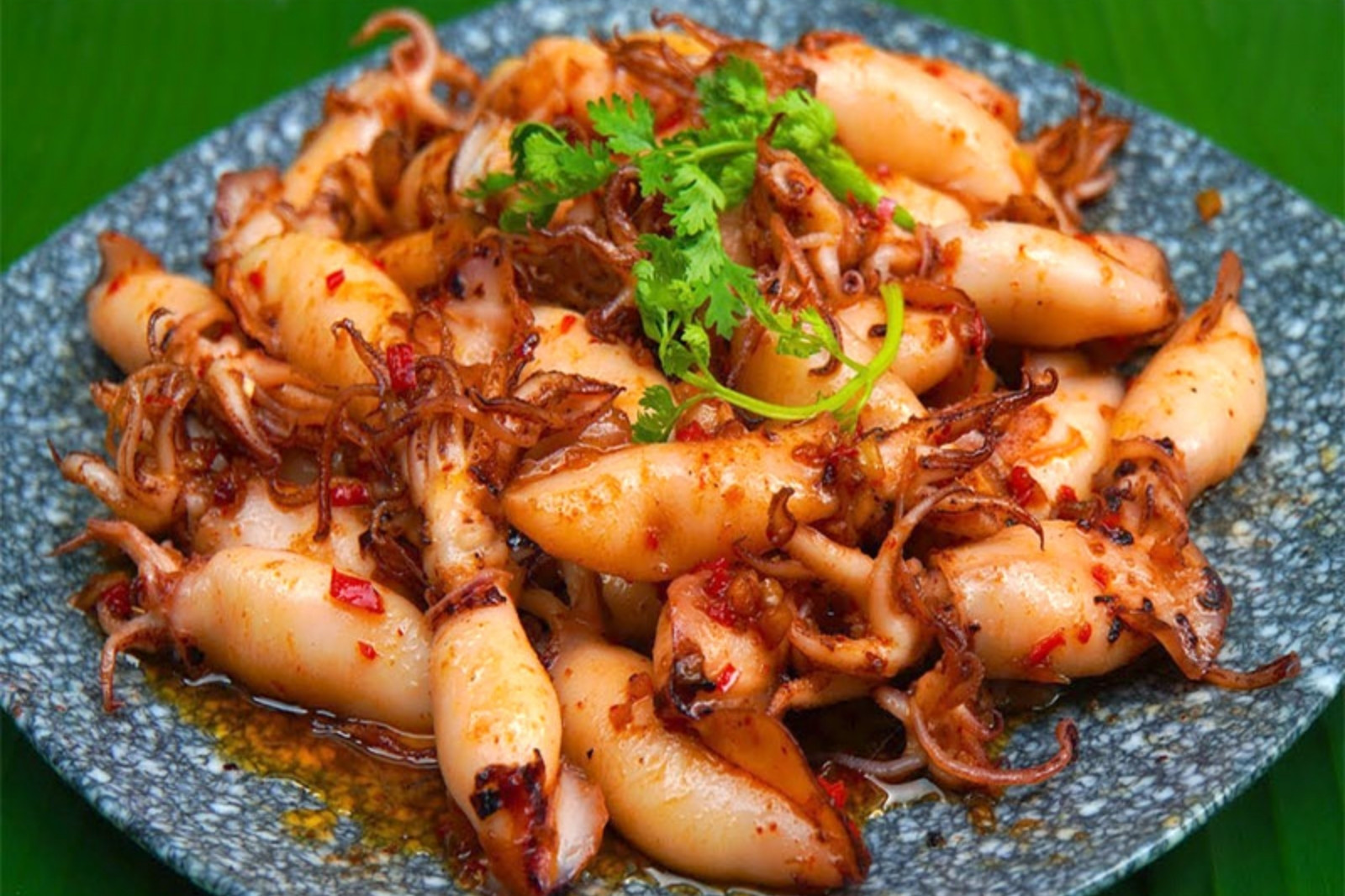 Muc-nhay-chien-nuoc-mam-dam-da-dac-sac