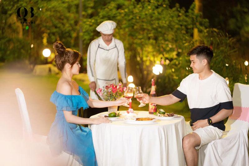 Một bữa tiệc nhỏ cực kỳ lãng mạn dưới sự chứng kiến của núi rừng Quảng Bình