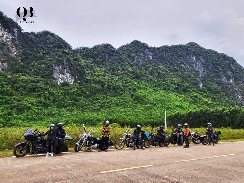 Những đoàn xe mô tô chinh phục đoạn đường Hồ Chí Minh đến sân bay Khe Gát