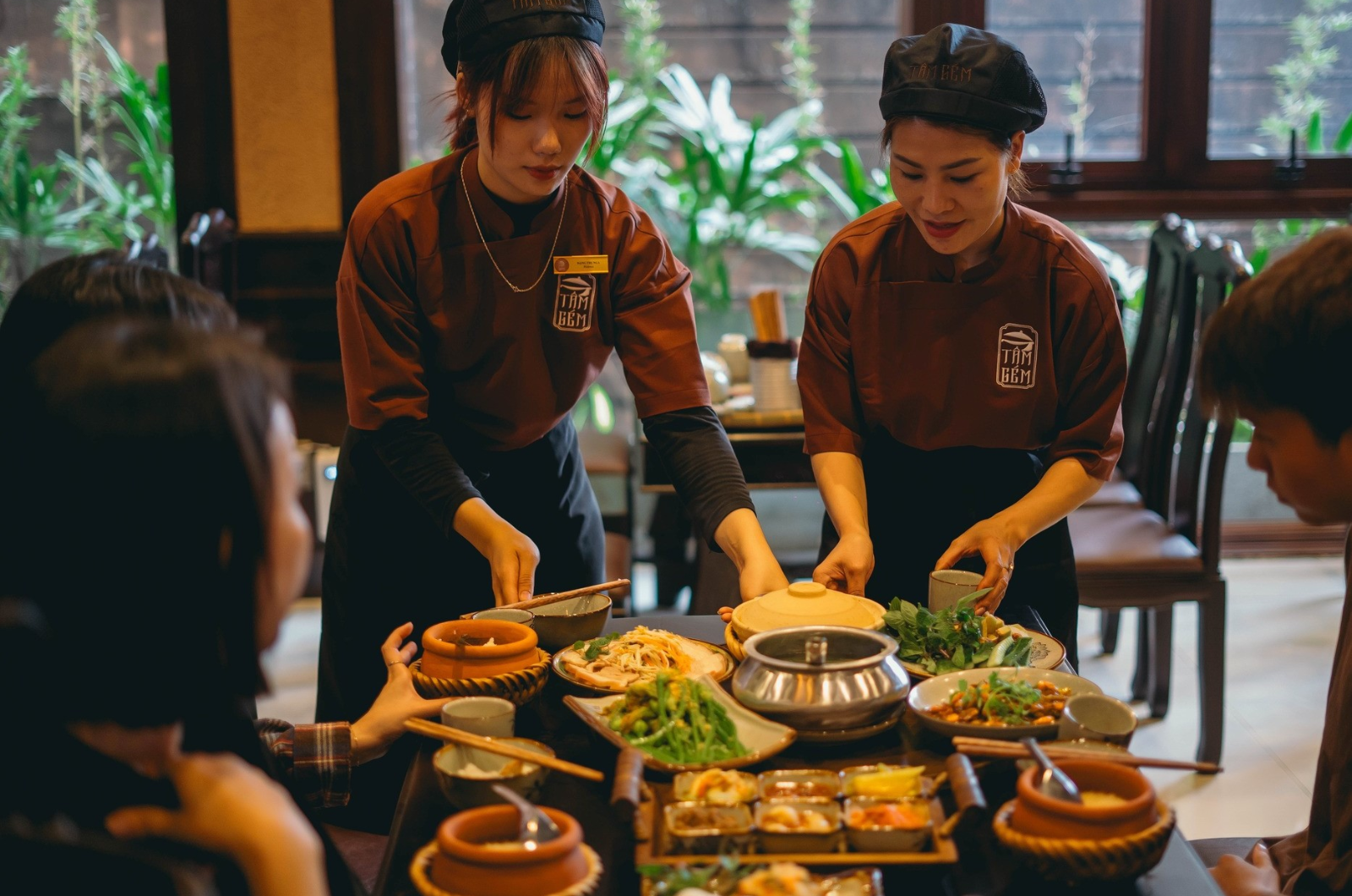 Nhà hàng Tấm Ghém mang đến trải nghiệm ẩm thực làng quê Việt phong phú