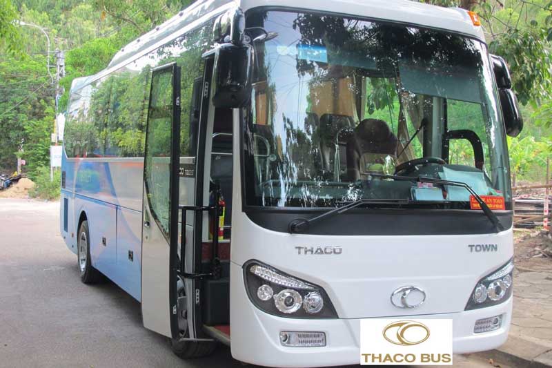 Dòng Thaco Town với thiết kế tiêu chuẩn xe du lịch 29 chỗ