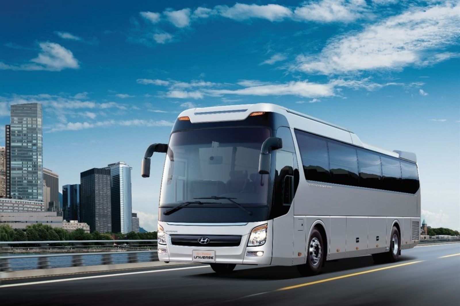 Hyundai Universe sang trọng, rộng rãi