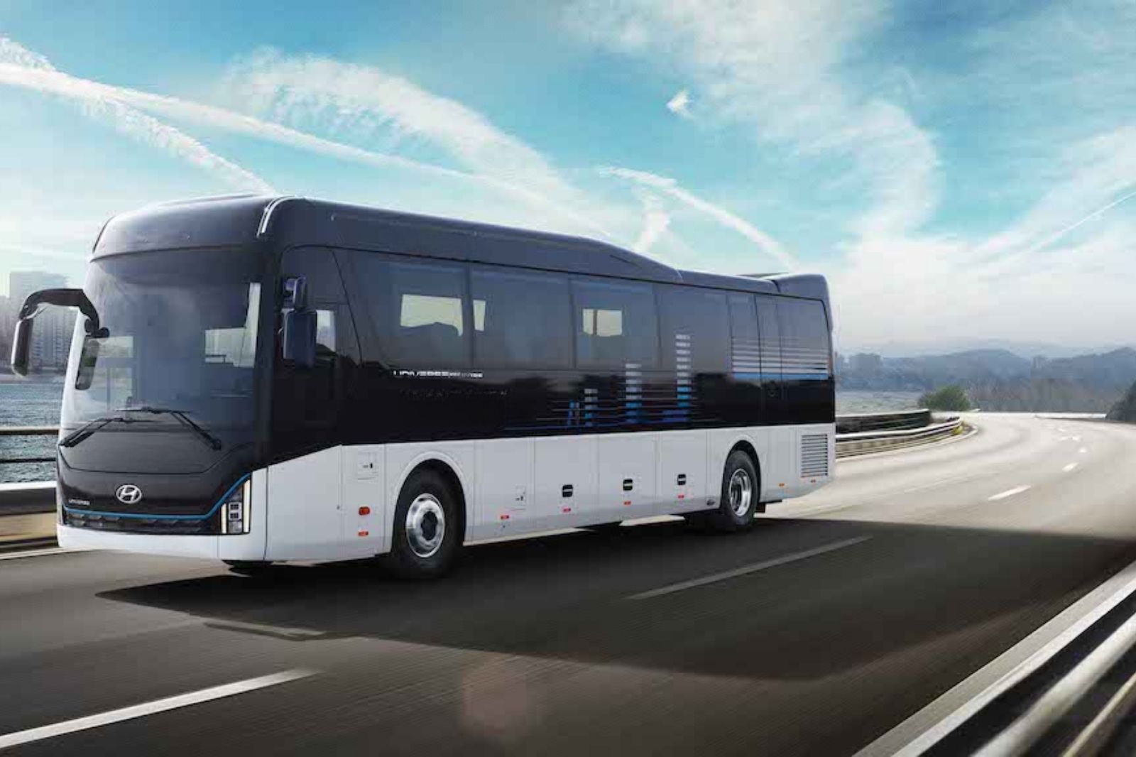 Liên hệ ngay với QBTravel để được tư vấn đặt thuê xe cưới 45 chỗ