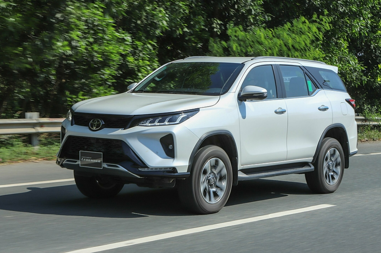 Đa dạng các loại xe du lịch cho mọi phân khúc khách hàng là dòng xe 7 chỗ được ưa chuộng nhất tại QBTravel