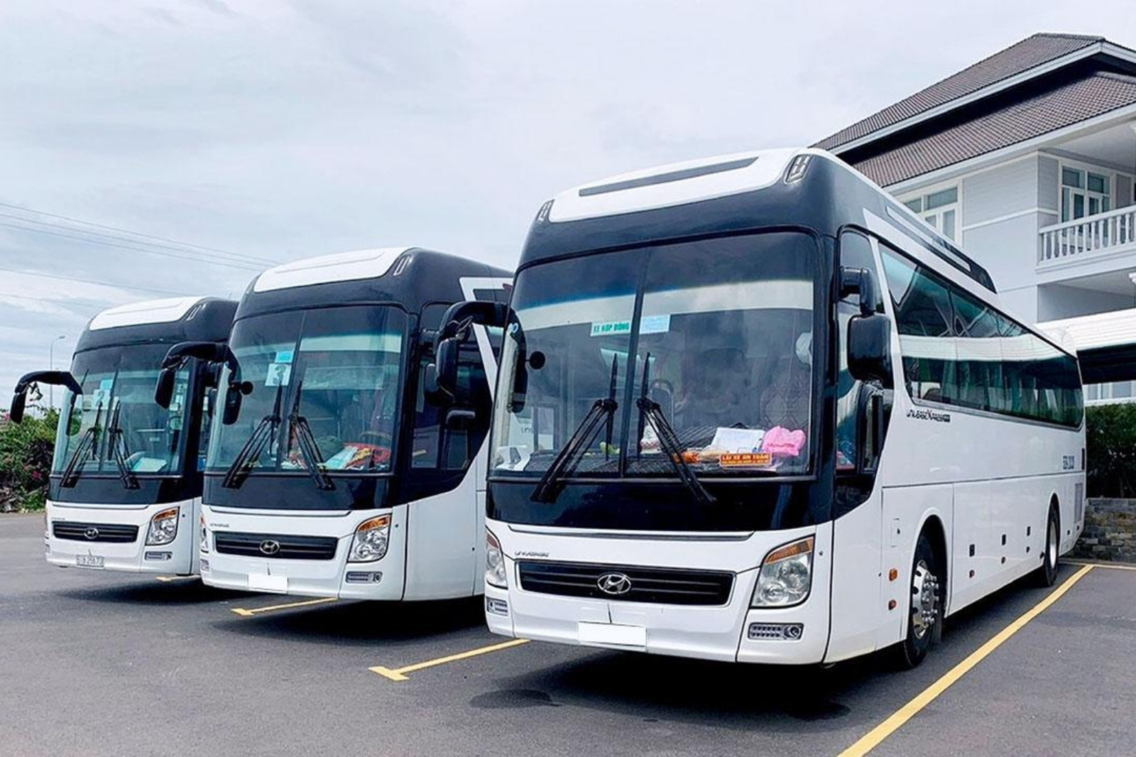 Xe du lịch 45 chỗ đem lại trải nghiệm chất lượng tốt nhất cho quý khách hàng