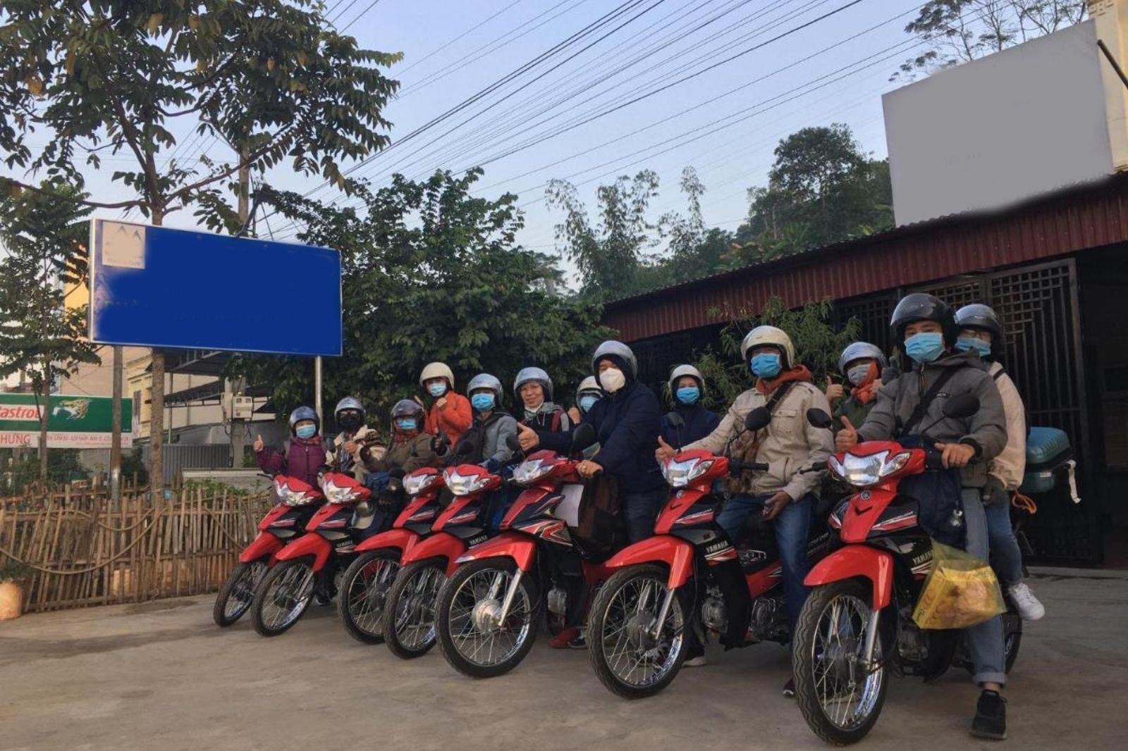 Khám phá "Vương quốc hang động" bằng xe máy