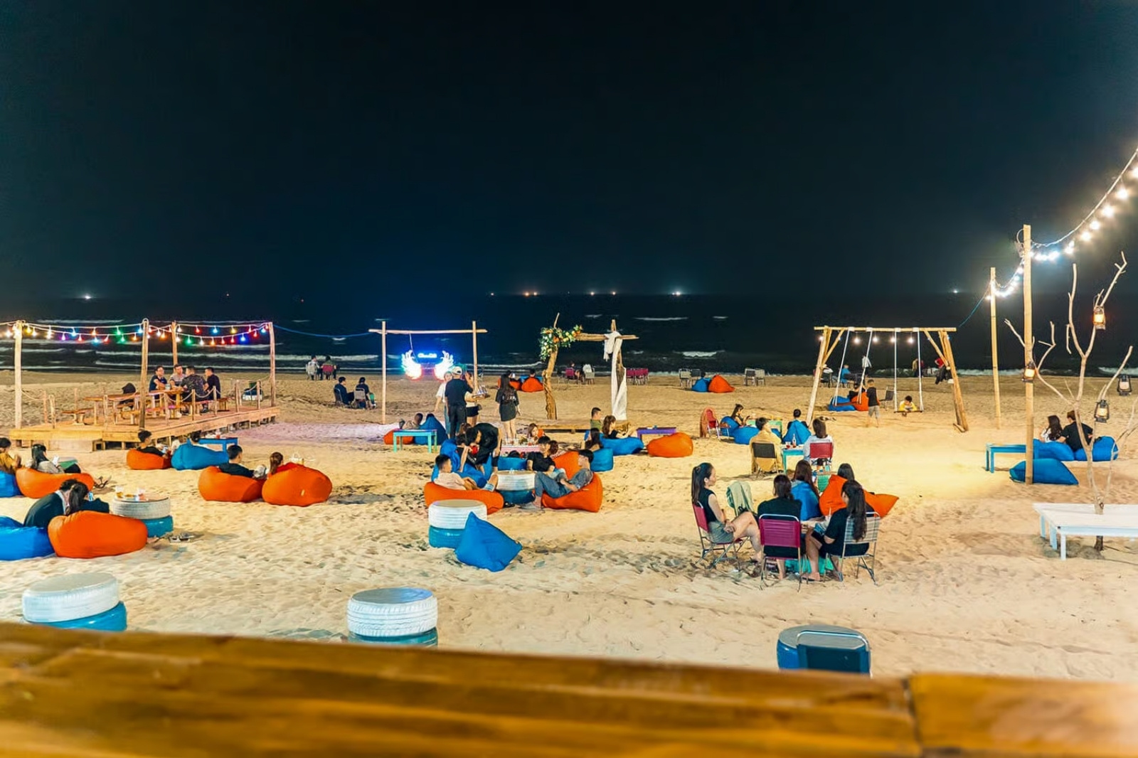 Biển Nhật Lệ sôi động, nhộn nhịp