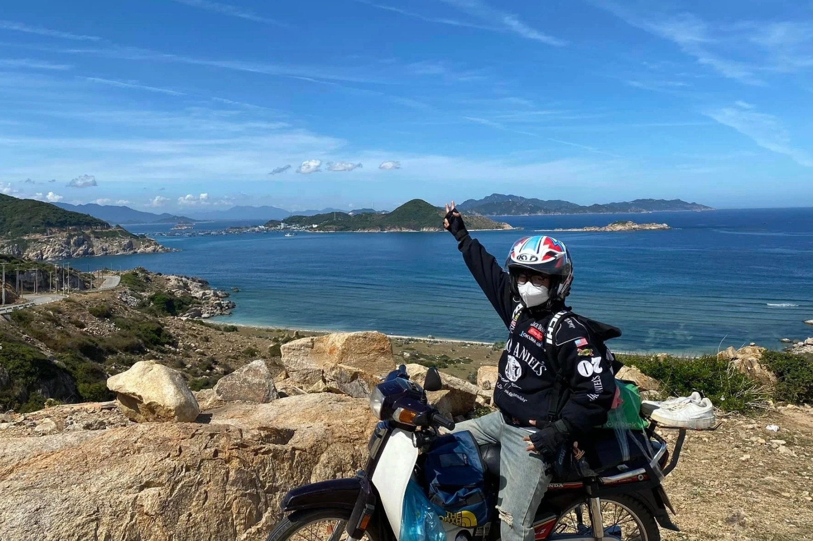 Thuê xe máy tại QBTravel để khám phá những bãi biển đẹp nhất của Quảng Bình