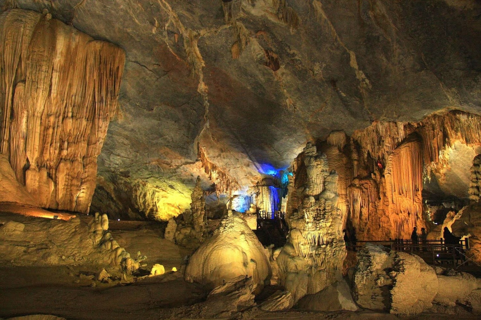 Một kỳ quan hang động ấn tượng giữa lòng Phong Nha
