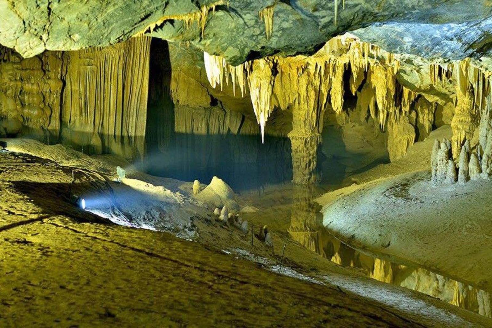 Những điều bí ẩn bên trong Động Thiên Đường đang chờ được khám phá