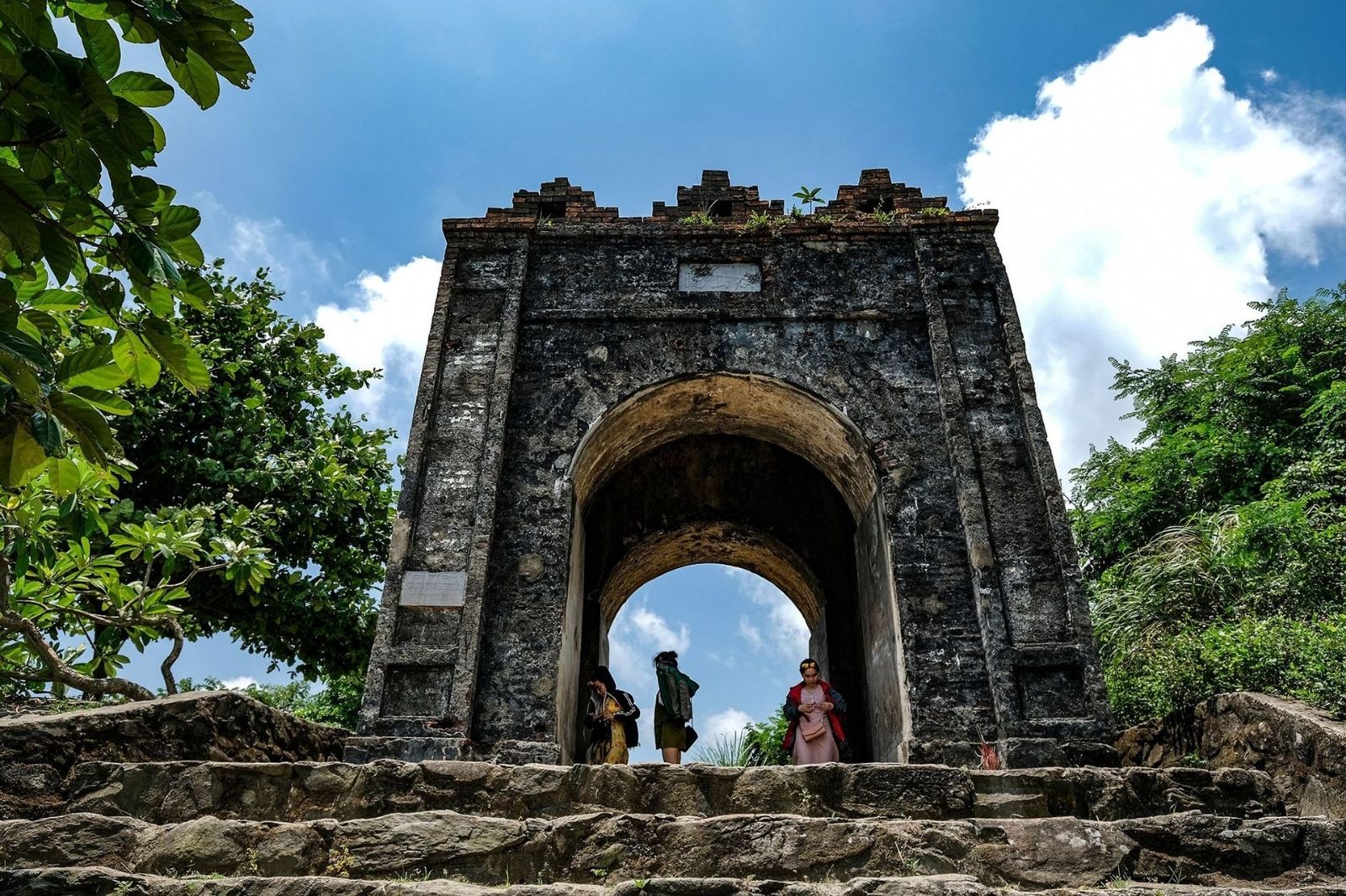 Di tích Hoành Sơn Quan  trên đỉnh Đèo Ngang
