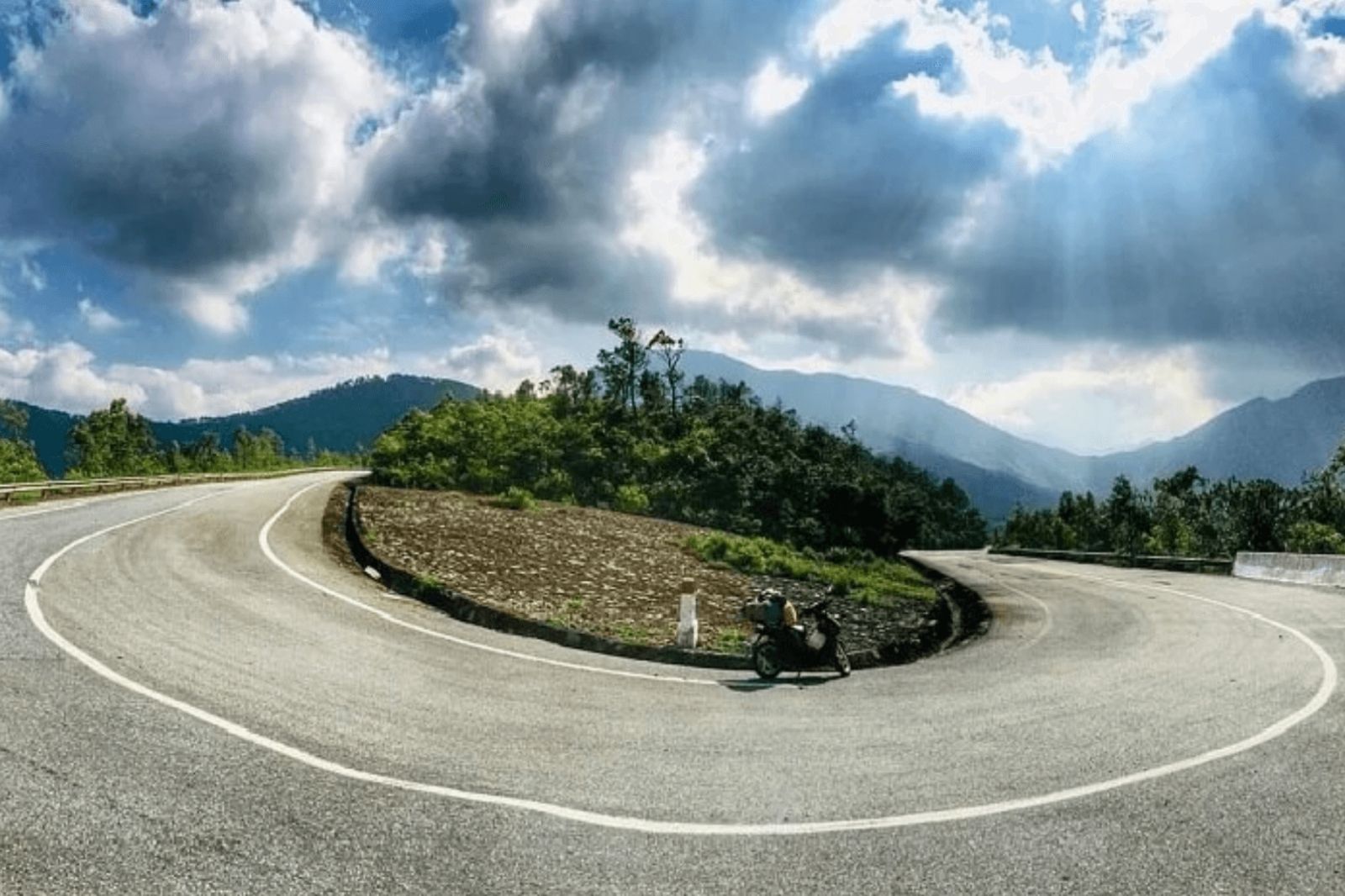 Những khúc cua ấn tượng ở Đèo Ngang