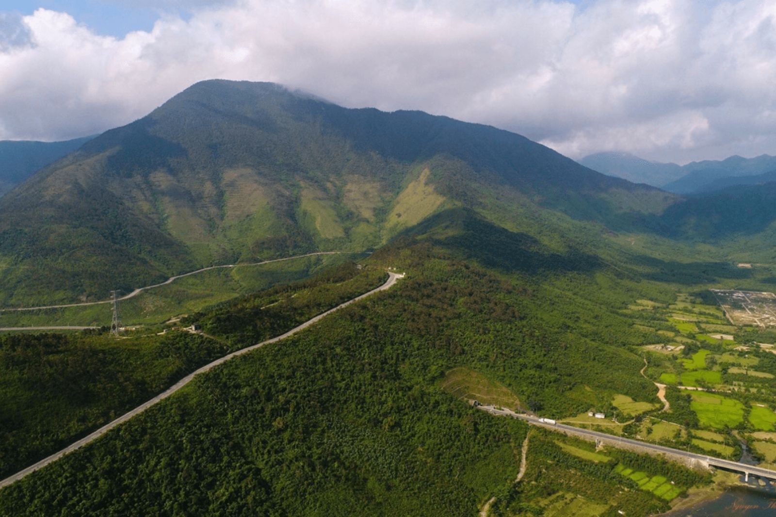 Vẻ đẹp hùng vĩ của Đèo Ngang