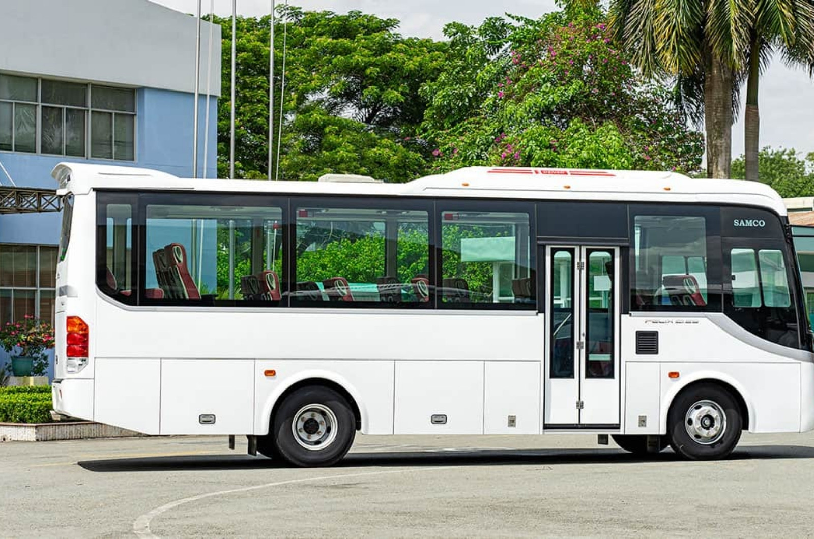 Xe 35 chỗ rộng rãi, thoải mái cho những đoàn du lịch đông người