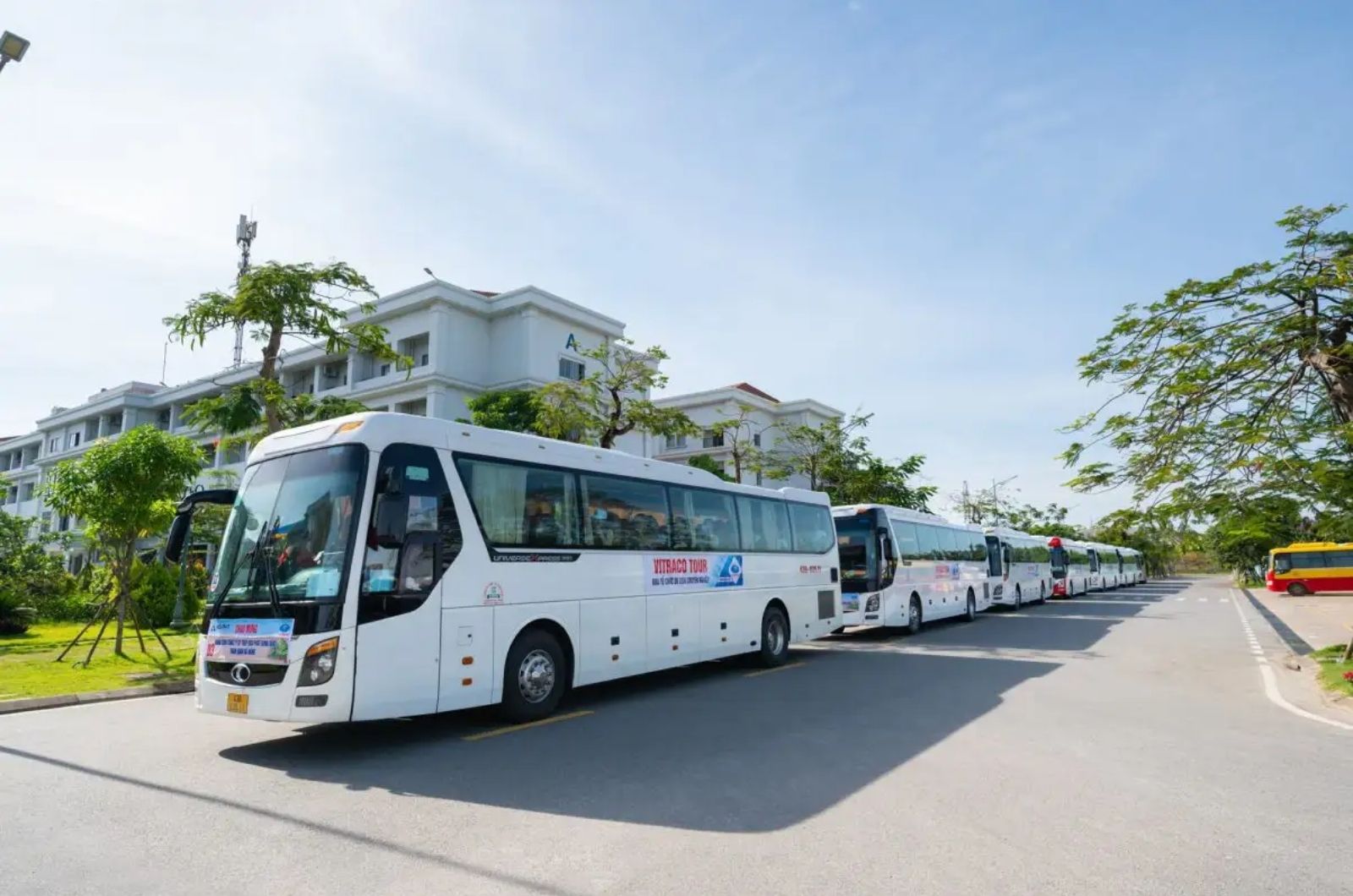 Thuê xe du lịch 45 chỗ giá rẻ tại QBTravel