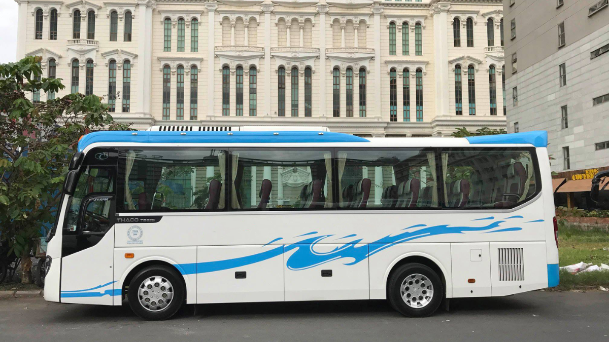 Dòng xe 29 chỗ cho thuê ở Quảng Bình