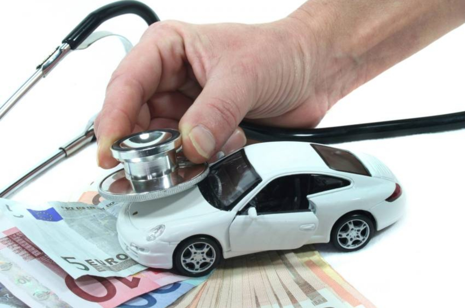 Kiểm tra các chi tiết trên xe một cách cẩn thận