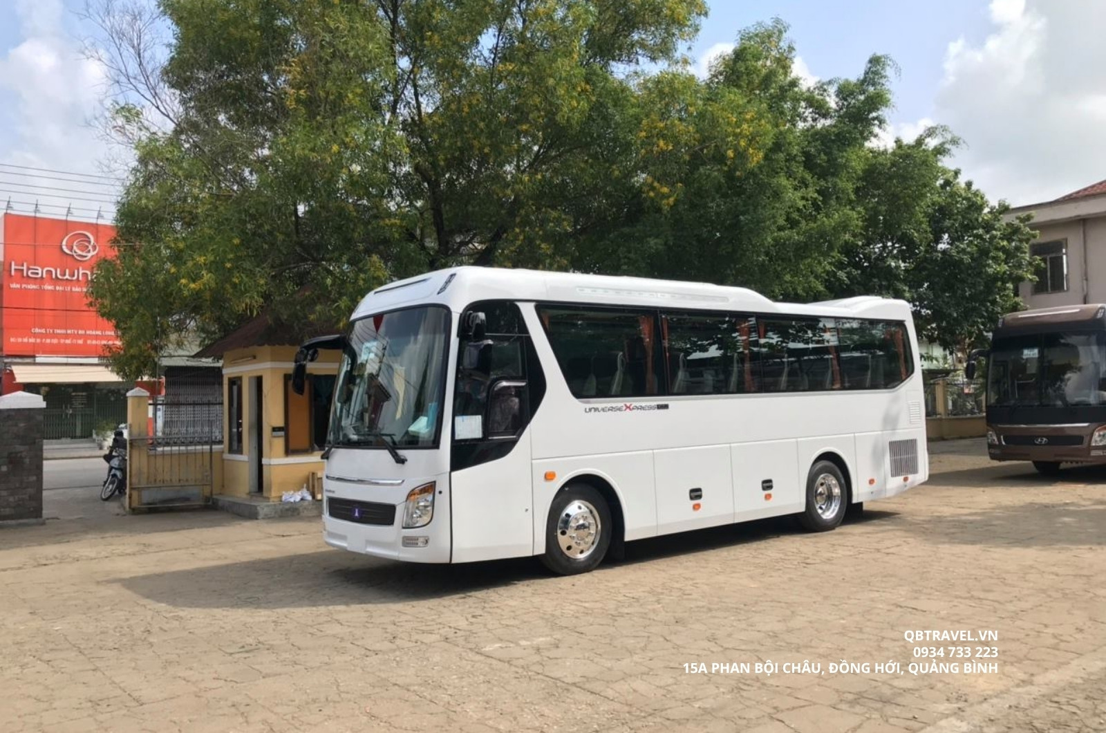 Di chuyển tiện lợi, nhanh chóng hơn với xe du lịch 35 chỗ
