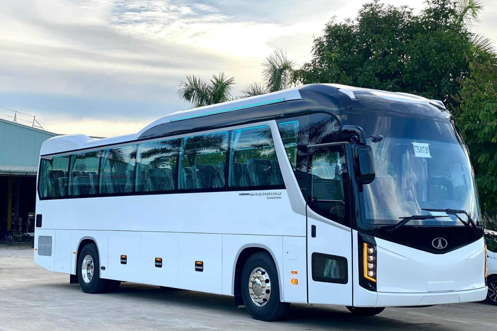 Đội ngũ tài xế địa phương am hiểu địa hình và các tuyến đường