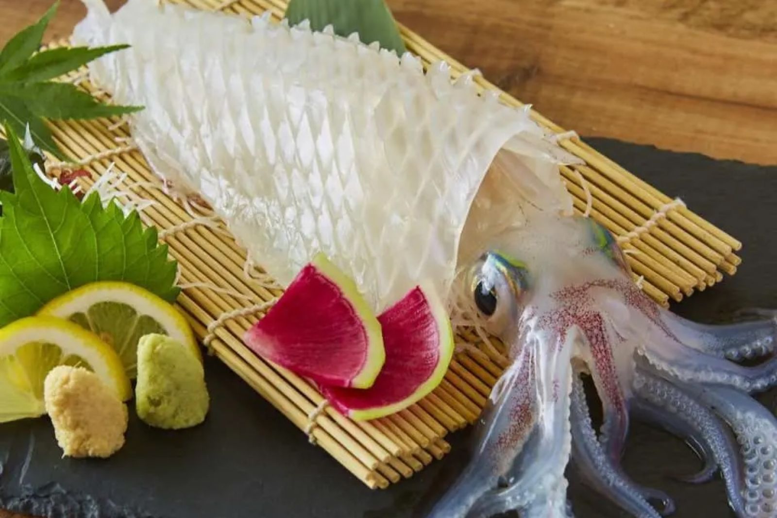 Món Sashimi mực nhảy