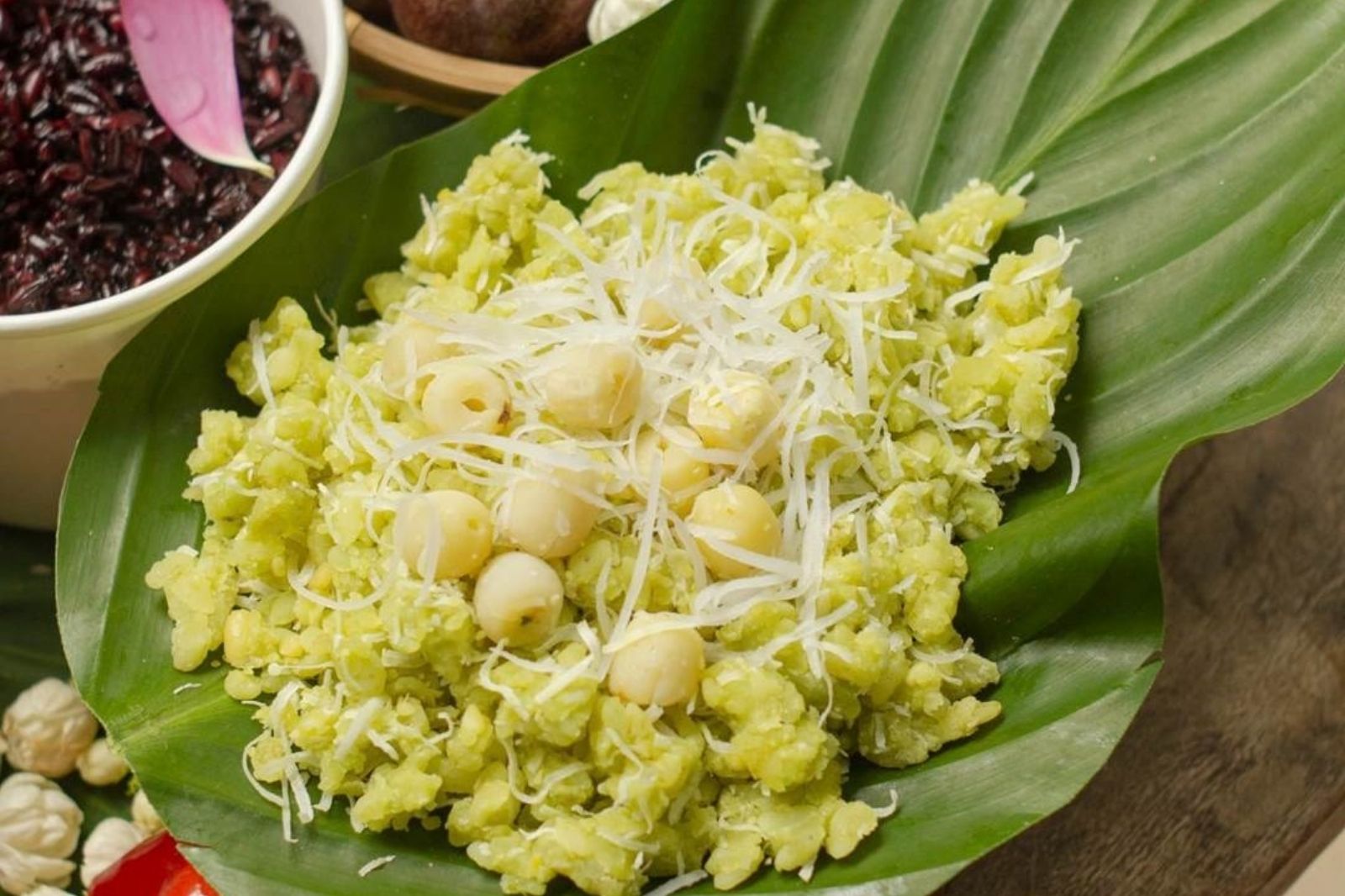 Nhâm nhi một chút cồm làng vòng đặc sản mùa thu Hà Nội