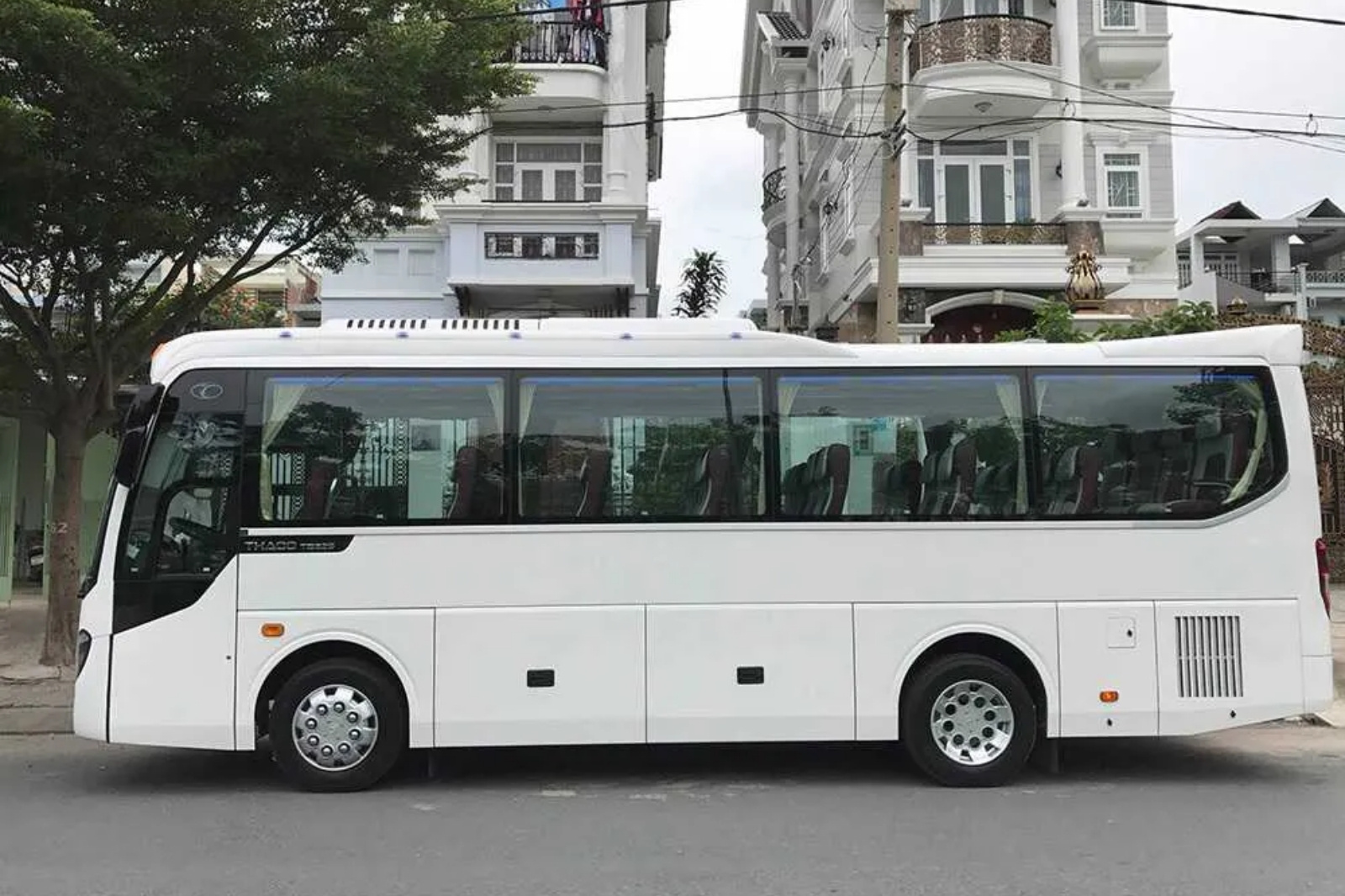 QBTravel - Đơn vị cho thuê xe du lịch 35 chỗ uy tín tại Quảng Bình