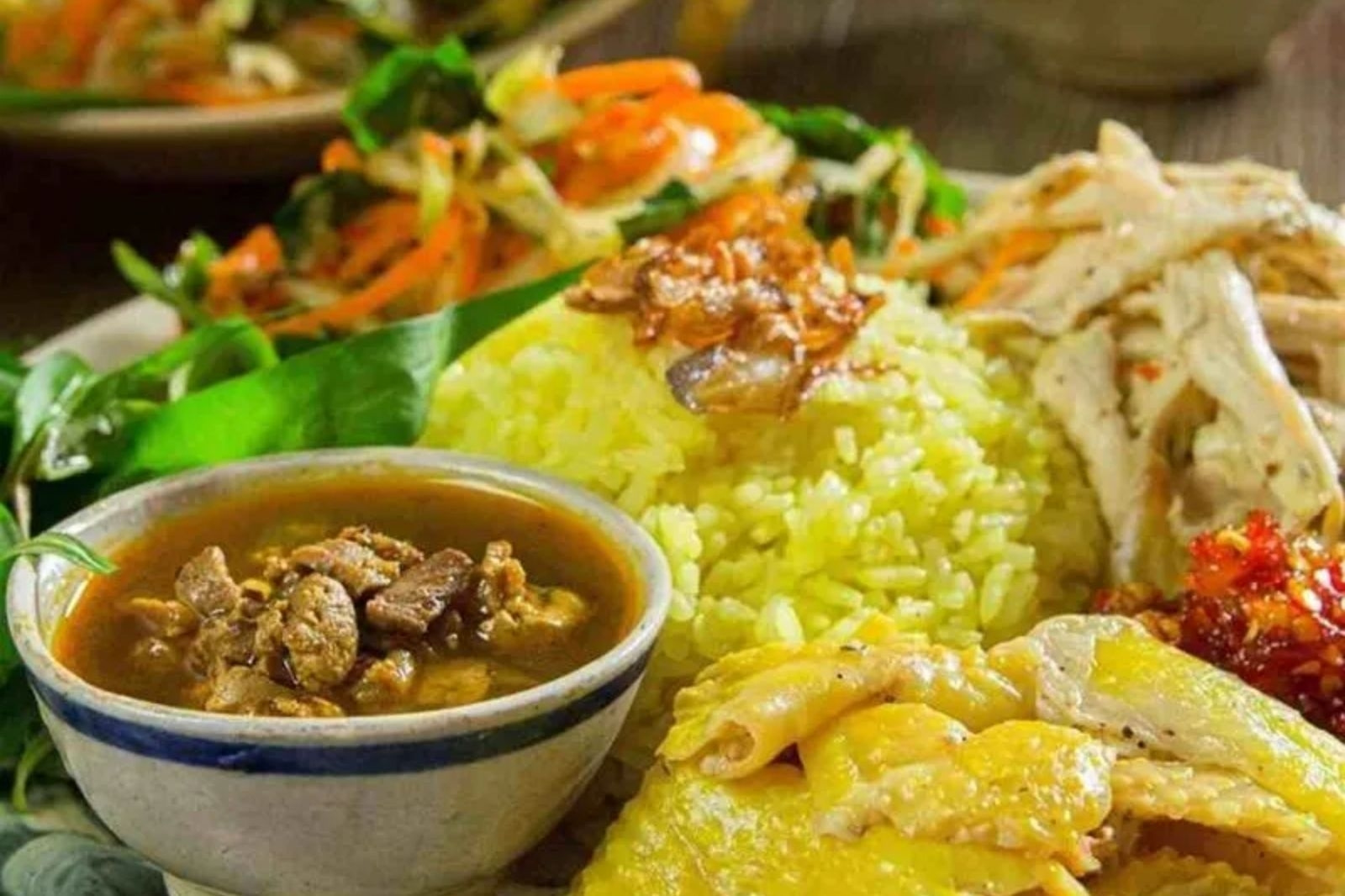 Cơm gà Hội An: Từ gánh hàng rong đến đặc sản "Quốc hồn quốc tuý" nơi phố cổ