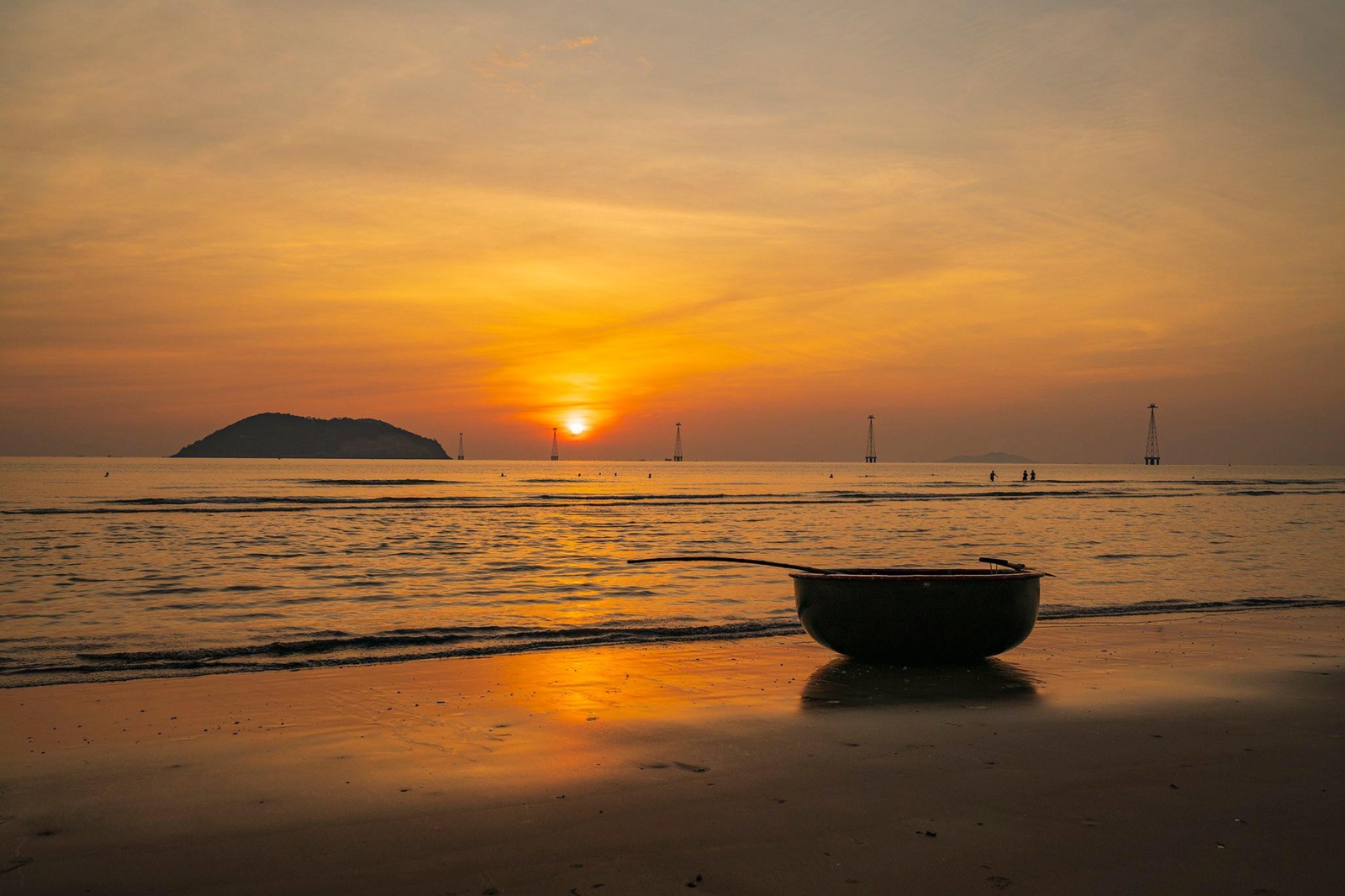 Hoàng hôn trên biển Cửa Đại