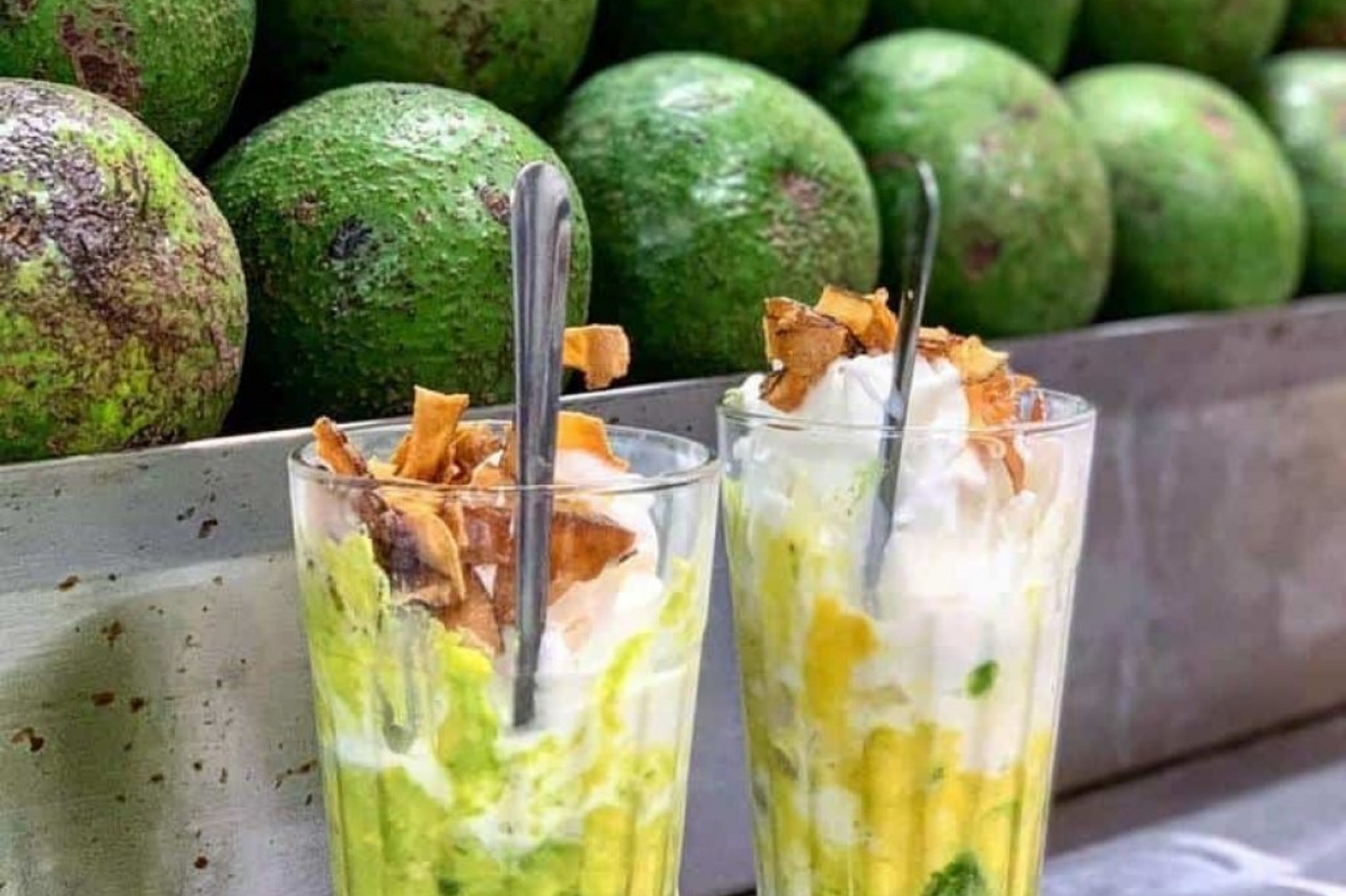 Lớp cốt bơ sánh dẻo kết hợp cùng kem dừa mát lạnh