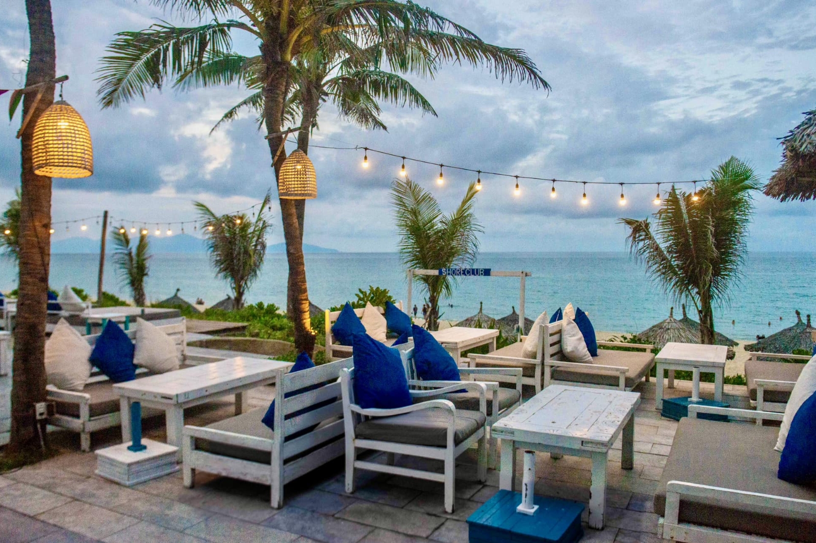 Những quán cà phê cực chill trên bờ biển